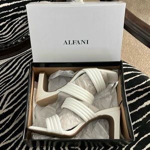 NIB! Women's Stantonn Quilted Slide Step N Flex Dress Sandals SZ 8.5. NWOT